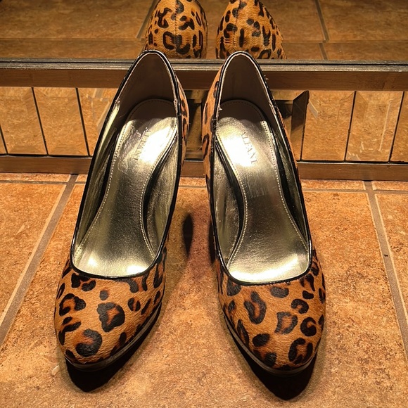 Alfani Leopard Print Cow Hair Pumps - Picture 4 of 10